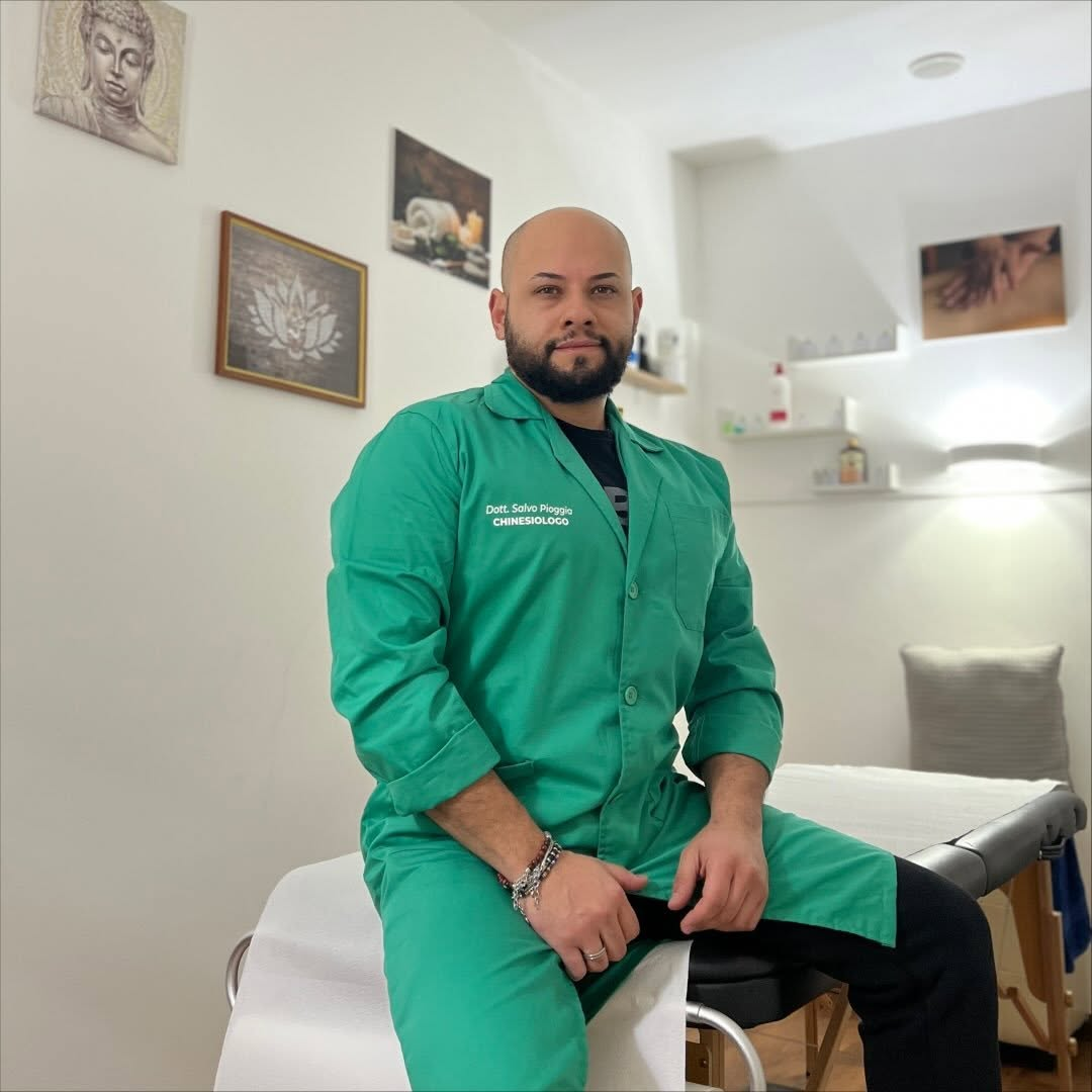 Dott. Salvatore Pioggia nel suo studio MYFIT